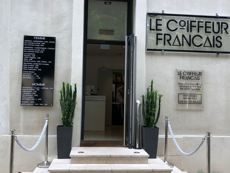 Entrée place des Arènes du Coiffeur Français